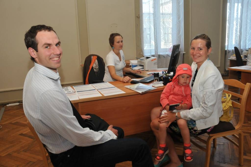 No otrdienas, 12. jūlija, daudzās Latvijas augstskolās sākusies studentu uzņemšana jaunajam mācību gadam. Otrdienas rītā jaunieši arī Liepājas Universitātē steidza izmantot iespēju pieteikties studijām.
Autors: ReKurZeme, portāls