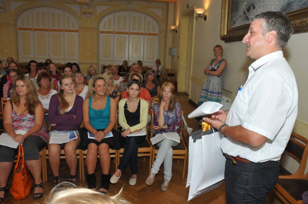 Pirmdien, 15. augustā, Liepājas Valsts ģimnāzijā notika Liepājas kopkora mēģinājums lielkoncertam 