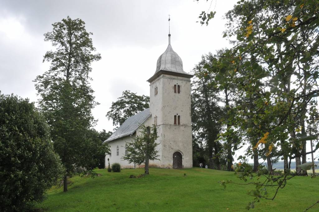 Vēl atlikusi saremontētās dzegas fragmentu nostiprināšana to agrākajā vietā – ar to noslēgsies kārtējais posms Vecpils Romas katoļu Svētā Laurencija baznīcas atjaunošanas darbos.

Kopš 2006. gada no Kultūrkapitāla fonda (KKF) saņemts...
Autors: ReKurZeme, portāls