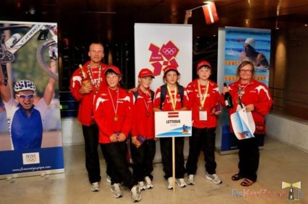 Jau ziņojām, ka Eiropas jauno satiksmes dalībnieku sacensībās Parīzē 21 komandu konkurencē Latvija izcīnīja piekto vietu.

Piedāvājam Ceļu satiksmes drošības direkcijas Liepājas nodaļas priekšnieka vietnieka Arņa Jekstes fotoreportāžu.

Kom...
Autors: ReKurZeme, portāls