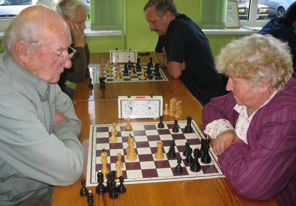 Latvijas un Lietuvas pārrobežu projekta sacensības šahā 9. septembrī Aizputē. Vareni spēlēja Vērgales meitene Evija Brikmane, kura pirmajā kārtā nospēlēja neizšķirti ar aizputnieci Ritu Rūtiņu, otrajā kārtā uzvarēja M. Goldbergu, bet pēc...