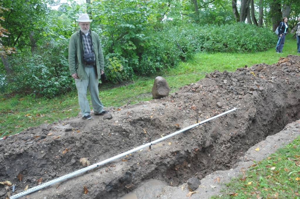 Ierīkojot jaunu elektrības kabeli uz Aizputes luterāņu baznīcu, SIA 