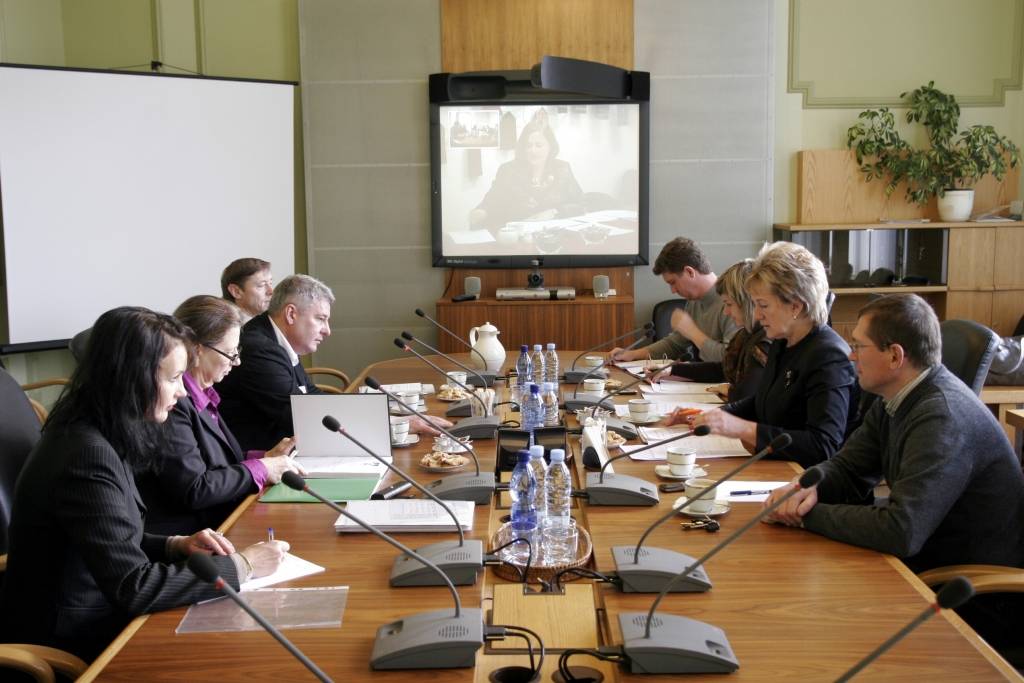 Liepājas Gada balvas zinātnē ekspertu komisija izskata pieteikumus.
Autors: Valerijs Liepa