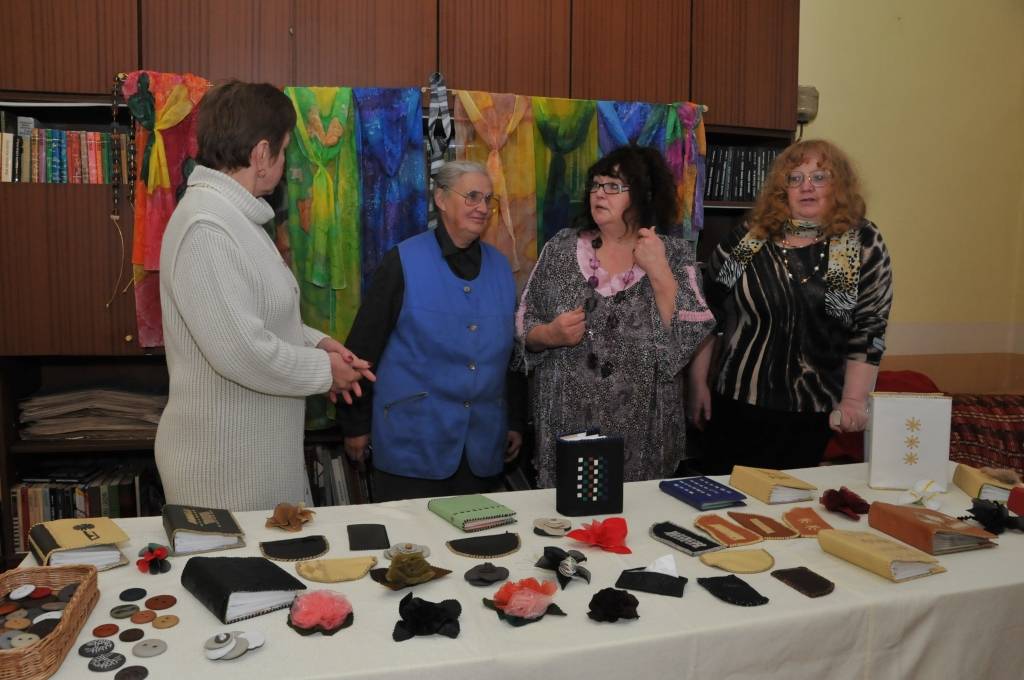 2. novembrī uz Mārtiņdienas tirgu Lībekā, Vācijā, ceļos rokdarbi, kas tapuši Diakonijas centra radošajās darbnicās cilvēkiem ar invaliditāti. Piektdien ar atskaites izstādi, koncertu un sadraudzības mielastu Krusta baznīcas mazajā zālē...
Autors: Ilze Vainovska