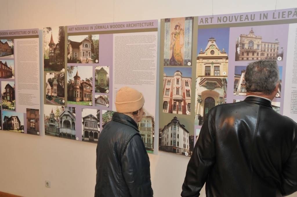 Līdz oktobra beigām Liepājas Latviešu biedrības namā var iepazīties ar Latvijas Nacionālās bibliotēkas speciālistu sagatavoto izstādi 