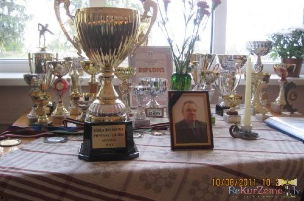 Ar liepājnieka Arņa Jaunbrūna (19 punkti) uzvaru Aizputē 8. oktobrī noslēdzās Kārļa Bravkova pirmais piemiņas turnīrs novusā, kas pulcēja 35 dalībniekus.
Autors: ReKurZeme, portāls