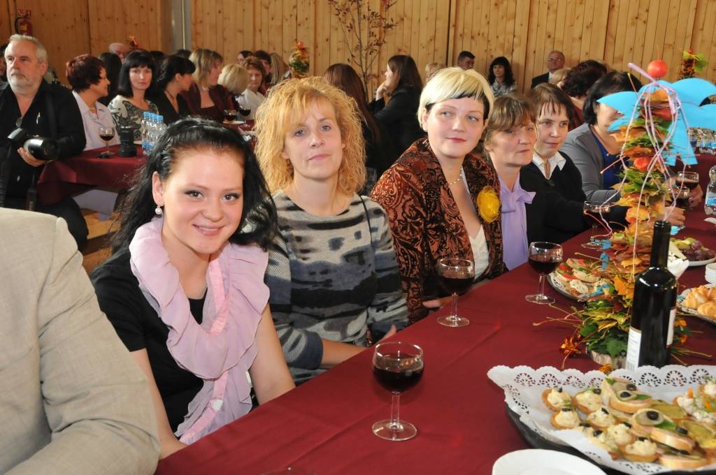 30. septembrī Robežnieku kultūras centrā Grobiņas novada skolotāji svinēja Skolotāju dienu. Par muzikālo noformējumu gādāja grupa 