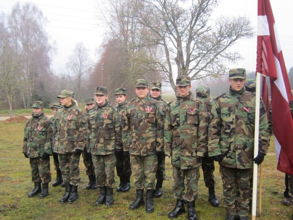 Lāčplēša dienā visas skolas no Priekules novada piedalījās šajā svinīgajā pasākumā. Īpaša uzmanība bija pievērsta Kalētu pamatskolas jaunsargiem, kuri atklāja pasākumu ar ierindas skates elementiem un ziņojumu pasākumu organizētājam. Pēc...
Autors: ReKurZeme, portāls