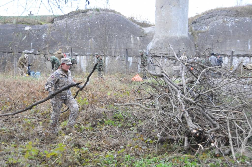 Šodien, 14. novembrī, ko Latvijas brīvvalsts laikā pat atzīmēja kā Liepājas atbrīvošanas dienu, sakopšanas talka notika Brīvības cīņu vietā netālu no Brīvības un 14. novembra krustojuma. Talkā piedalījās Liepājas jaunsargi un 1....
Autors: Ilze Vainovska