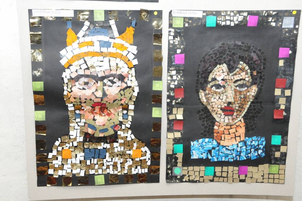 Liepājas Sv. Jāzepa katedrāles torņa telpās līdz 15. janvārim apskatāma Liepājas Bērnu mākslas skolas 3. un 4. klašu audzēkņu darbu Ziemassvētku izstāde 