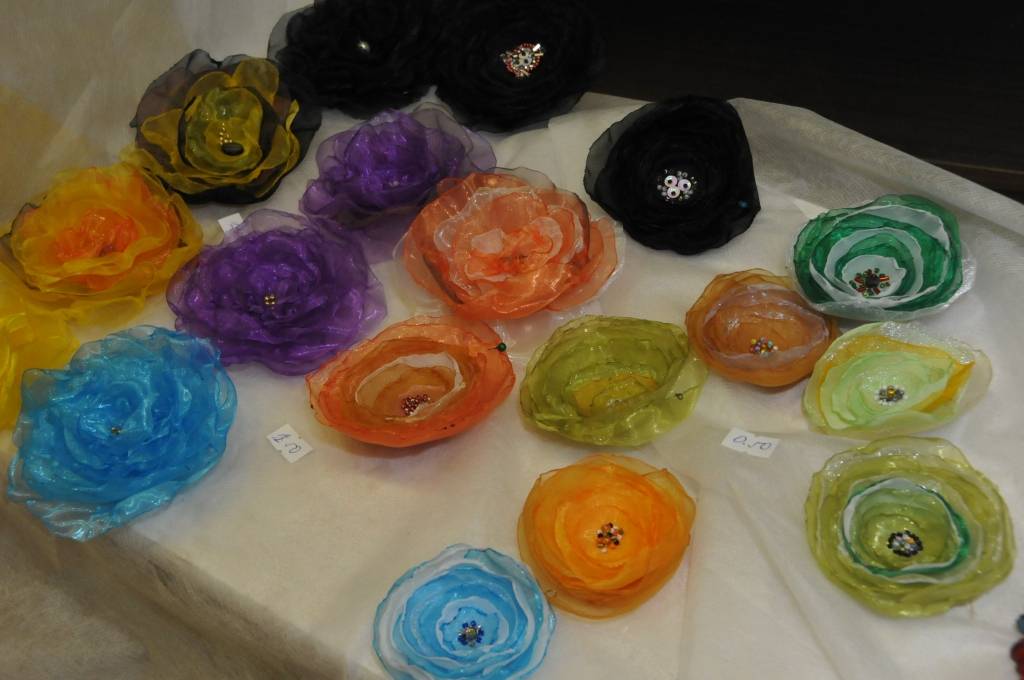 Renovētajā Priekules kultūras namā skatāma rokdarbu izstāde-tirdziņš. Kā jau ziņots, Priekules kultūras namu pēc remonta atklāja 19. decembrī.
Autors: ReKurZeme, portāls