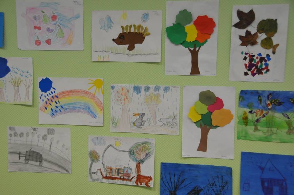 Kazdangas bibliotēkas lasītavā skatāma bērnudārza 