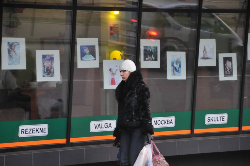 J. Čakstes Liepājas 10. vidusskolas audzēkņi un skolotāji sarīkojuši izstādi 