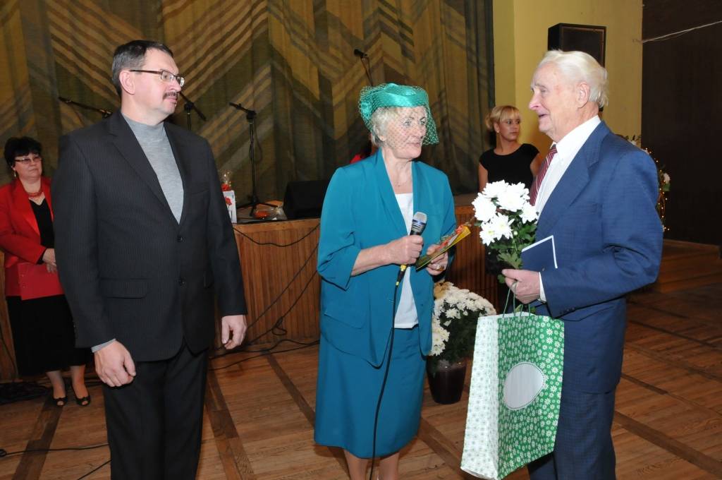 Vairāk nekā 140 Durbes novada pensionāru atsaucās Ziemassvētku ieskaņas pasākumam un pulcējās uz kopīgu balli Lieģu kultūras namā.

Plašāk 