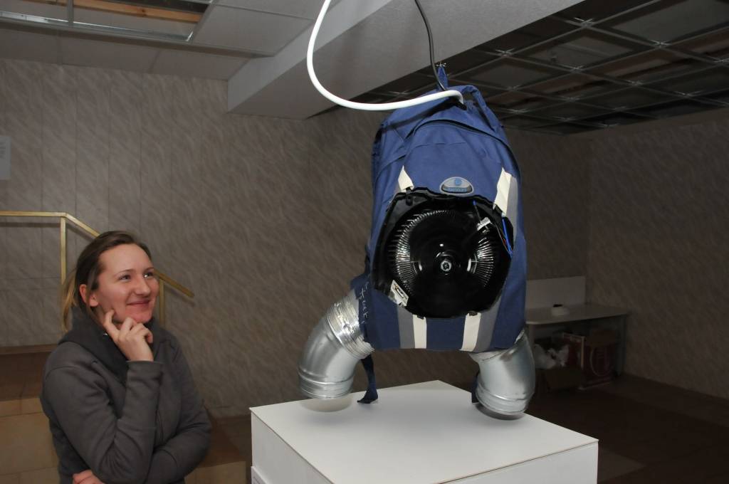 Liepājas Universitātes Jauno mediju mākslas programmas 2. kursa studenti Kr. Valdemāra ielā 4 (pagrabā) ierīkojuši izstādi 