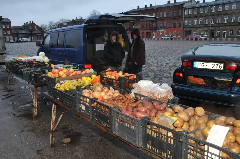 Annas tirgus mainījis gan vizuālo tēlu, gan saturu. Zem izremontētā paviljona pircējus gaida 