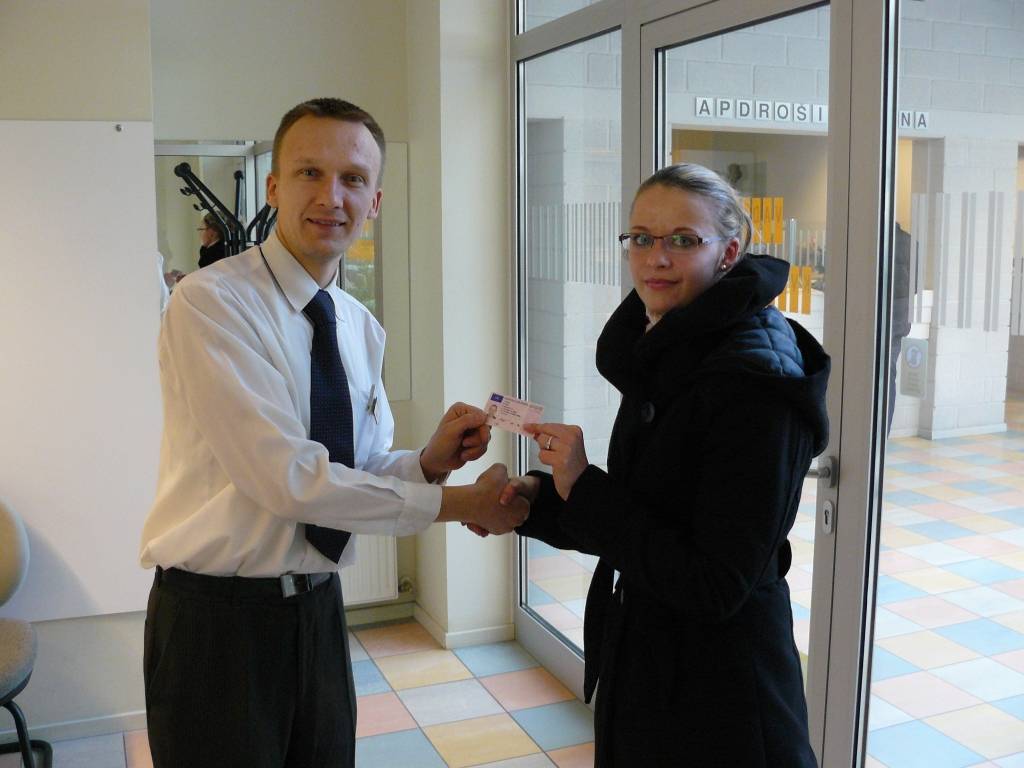 Agita Bulle saņem B kategorijas (ar 78.kodu) tiesības auto vadīšanai ar automātisko ātrumkārbu, Liepāja, 2012.gada 10.februāris.
Autors: CSDD