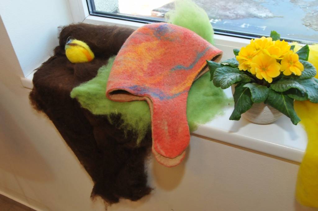 Grobiņas pilsētas bibliotēkā līdz nedēļas beigām skatāmas vēl divas izstādes - 