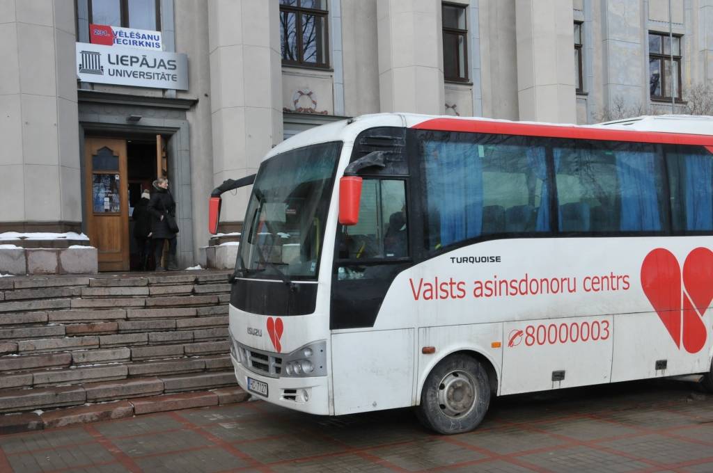 14. februārī Valsts asinsdonoru centrs asins ziedotājus gaidīja Liepājas Universitātē.

Lai atbalstītu donorus, kuri aktīvi iesaistās asins ziedošanā un gada laikā (365 dienu ietvaros) asinis vai asins komponentus ziedo trīs un vairāk...
Autors: ReKurZeme, portāls