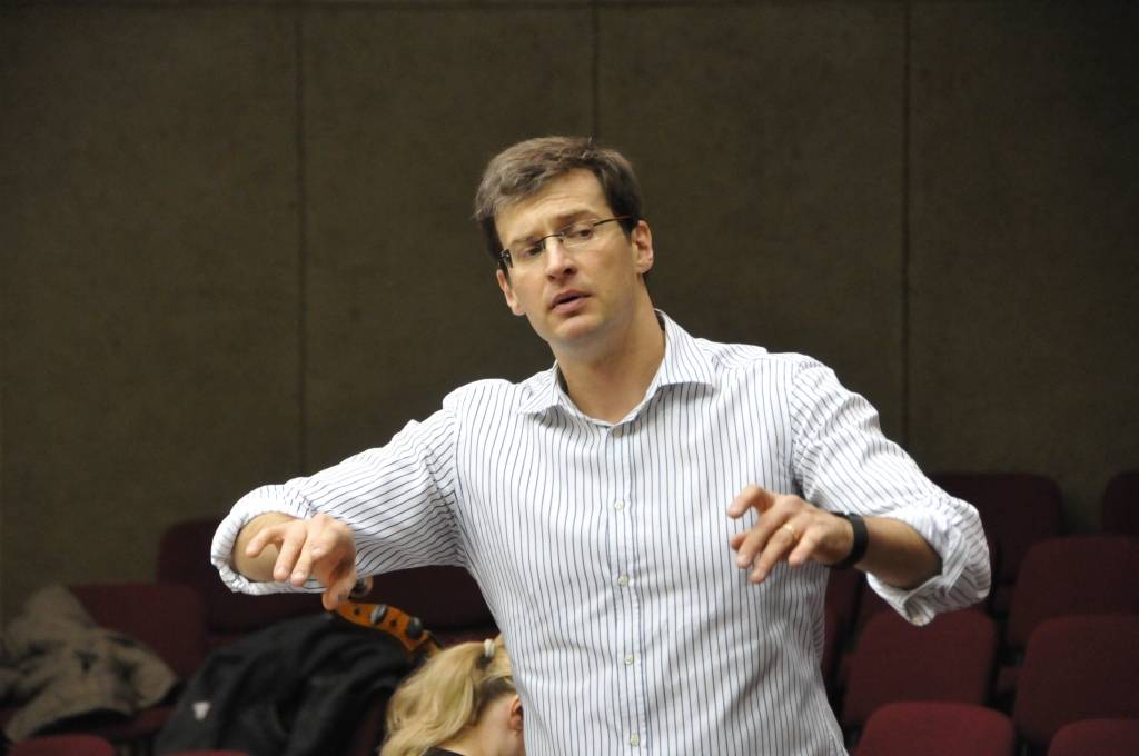 Liepājas simfoniskais orķestris (LSO) Latvijas Nacionālās operas galvenā diriģenta Modesta Pitrena vadībā gatavojas koncertam 