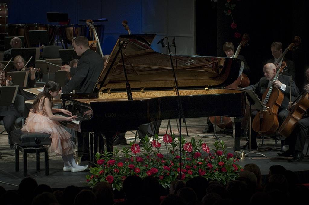 Pie klavierēm Umi Gareta. 
Autors: Aigars Prūsis