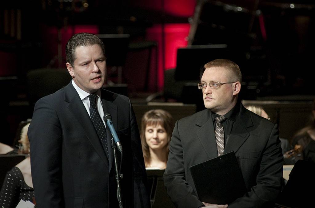 LSO vadītājs Uldis Lipskis (pa kreisi) un muzikologs Orests Silabriedis.
Autors: Aigars Prūsis 