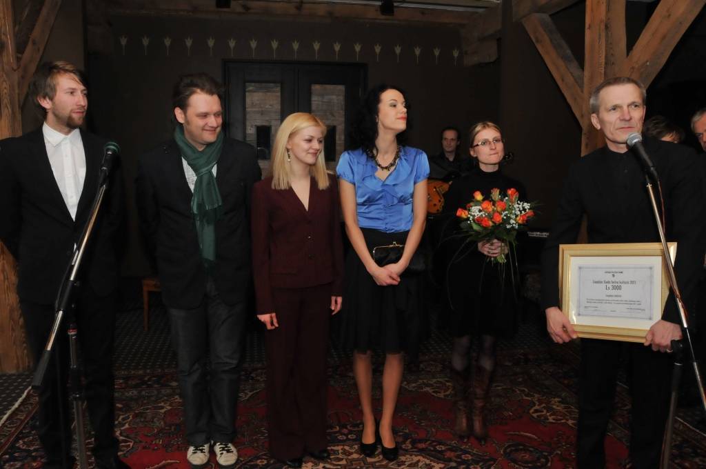 Liepājas teātra pārstāvji saņem balvu. 
Autors: Dainis Ģelzis 