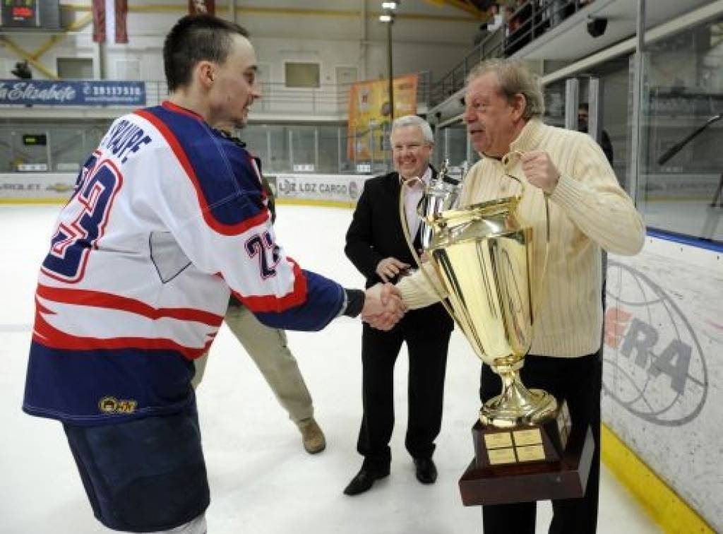 Autors: Romāns Kokšarovs, Sporta Avīze, F64