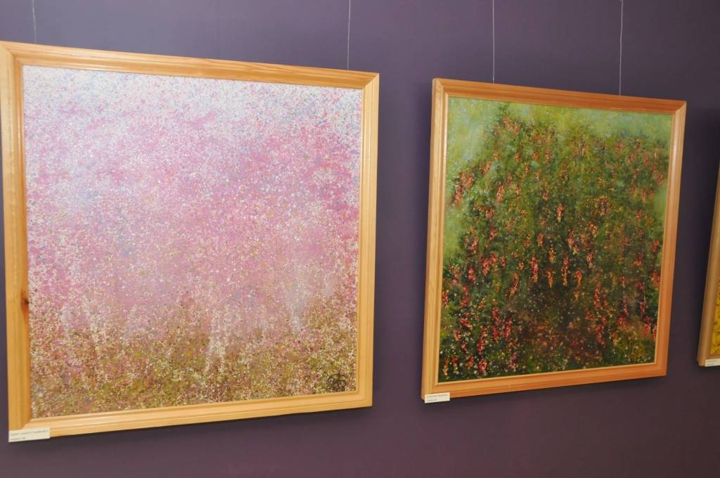 Līdz 13. maijam Grobiņas pilsētas bibliotēkā skatāma mākslinieces Guntas Krastiņas darbu izstāde 