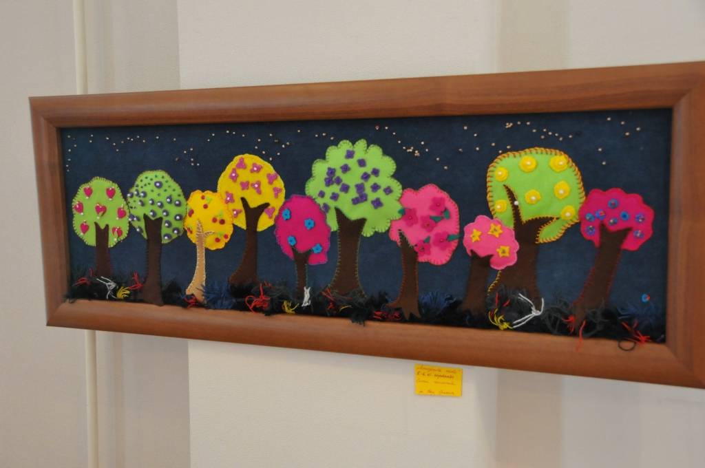 No 11. aprīļa Liepājas muzejā K. Ukstiņa ielā 7/9 skatāma Liepājas vispārizglītojošo skolu skolēnu rokdarbu izstāde 