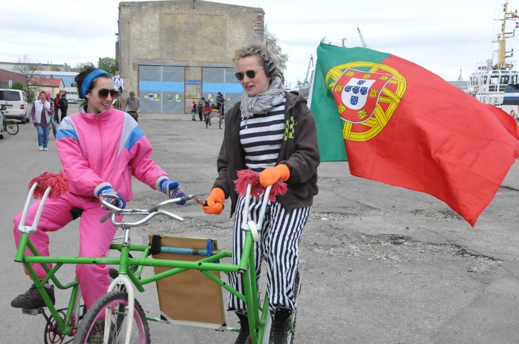 Liepājā sestdien notika Ērmriteņu parāde. Tā sākās promenādes angārā un turpinājās Liepājas ielās.
Autors: ReKurZeme, portāls
