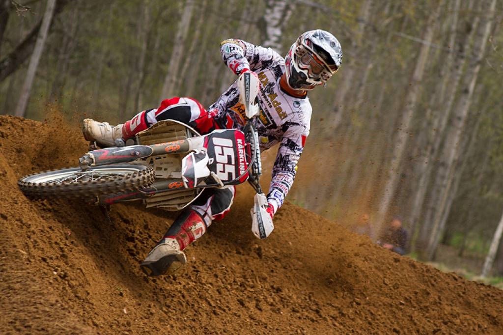 Latvijas čempionāta motokrosā pirmā posma otrā diena 29. aprīlī Misiņkalna mototrasē Aizputē.