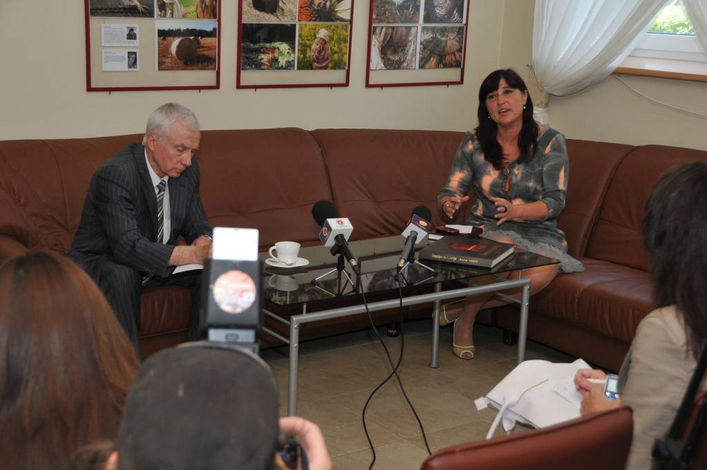 AS „Liepājas Metalurgs” valdes priekšsēdētājs Valērijs Terentjevs un Sabiedrisko attiecību daļas vadītāja Simona Laiviniece.  
Autors: DAINIS ĢELZIS