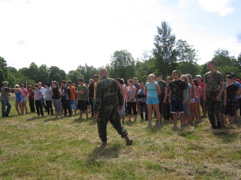 No 11. - 13.jūnijam Kazdangas apkārtnē notika praktiskās mācības jaunsargiem. Pavisam piedalījās ap 90 jaunsargu no Kazdangas, Pāvilostas, Liepājas, Nīcas, Grobiņas, Kalētiem, Priekules un Aizputes.
Trīs dienu praktiskajās mācībās bija...