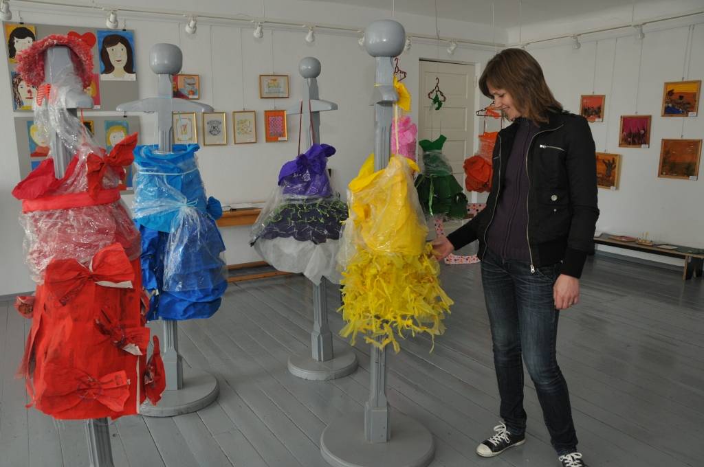 Līdz 6. jūnijam ieskaitot, Aizputes novadpētniecības muzejā var pagūt apskatīt novada izglītības iestāžu interešu izglītības pulciņu dalībnieku rokdarbu izstādi.
Autors: ReKurZeme, portāls