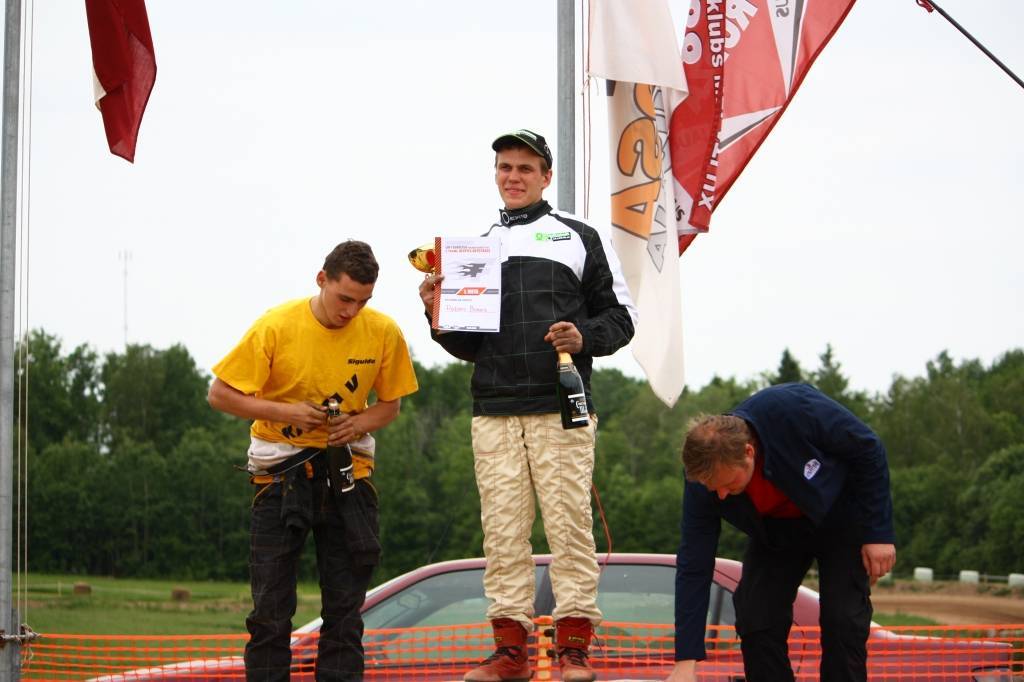 Fantastisku sniegumu demonstrē cēsnieks Rūdolfs Bogens – šogad folkreisā viņš uzvarējis ne tikai visas sacensības, bet pat visus braucienus! 
Autors: Publicitātes foto