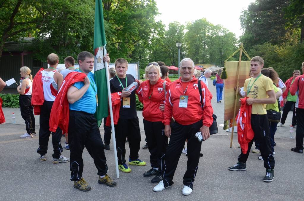 Raivis Balodis pirms Olimpiādes atklāšanas cermonijas ar Aizputes novada karogu.
Autors: Uldis Dobelis