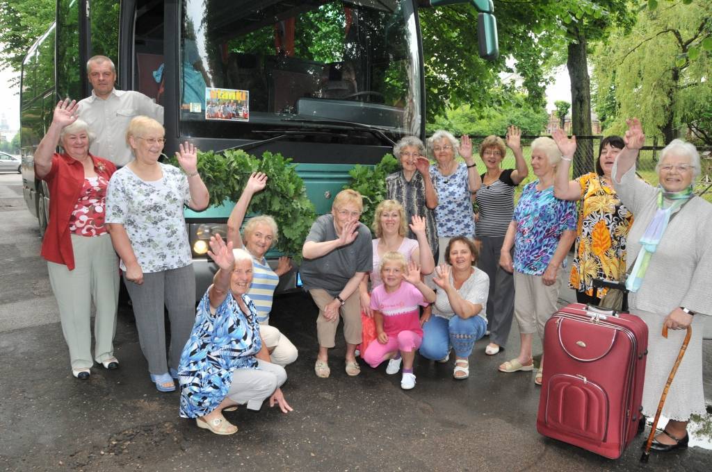 Otaņķu etnogrāfiskais ansamblis ceļā uz Rīgu. 
Autors: Dainis Ģelzis