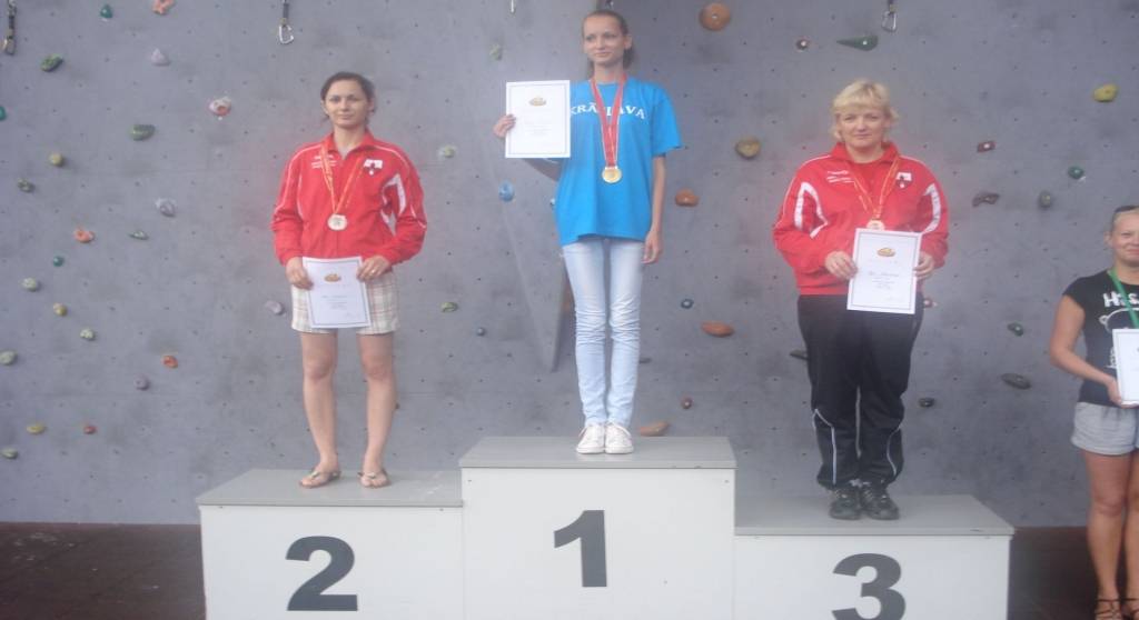 Aizputniece Ance Birkmane Latvijas III Olimpiādē vingrinājumā MŠ-3x20 ieguva sudraba medaļu, Ilze Frīdenberga - bronzas medaļu. Ceturto vietu šajā vingrinājumā ieguva Dace Petrovska. Uzvarēja Krāslavas sportiste Karīna Krilova.