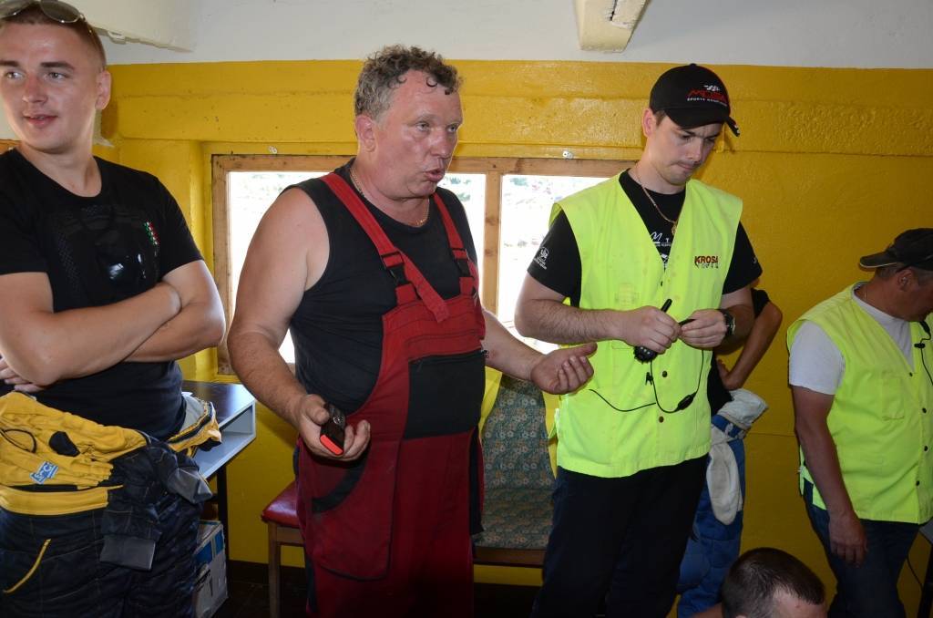 Jānis Palēvics (otrais no kreisās) un galvenais tiesnesis Gunārs Kosojs (blakus pa labi)
Autors: Uldis Dobelis