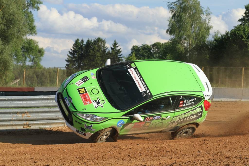Kristaps Feldmanis, braucot ar Ford Fiesta R2, gandrīz piedzīvoja kūleni, tomēr spēja sacensības turpināt. 
Autors: Guntars Stupelis
