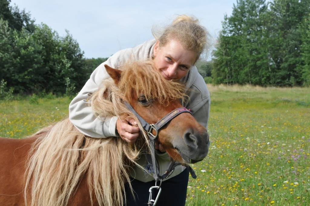No cālēna līdz šķirnes ērzelim – tik plašs spektrs mājdzīvnieku mīt saimniecībā, kas neaizraujas ar ražošanu un daudzas radības kopj vien savam priekam.

Četri kilometri līdz Liepājai, aptuveni tikpat putna lidojumā līdz jūrai – šāda...
Autors: ReKurZeme, portāls