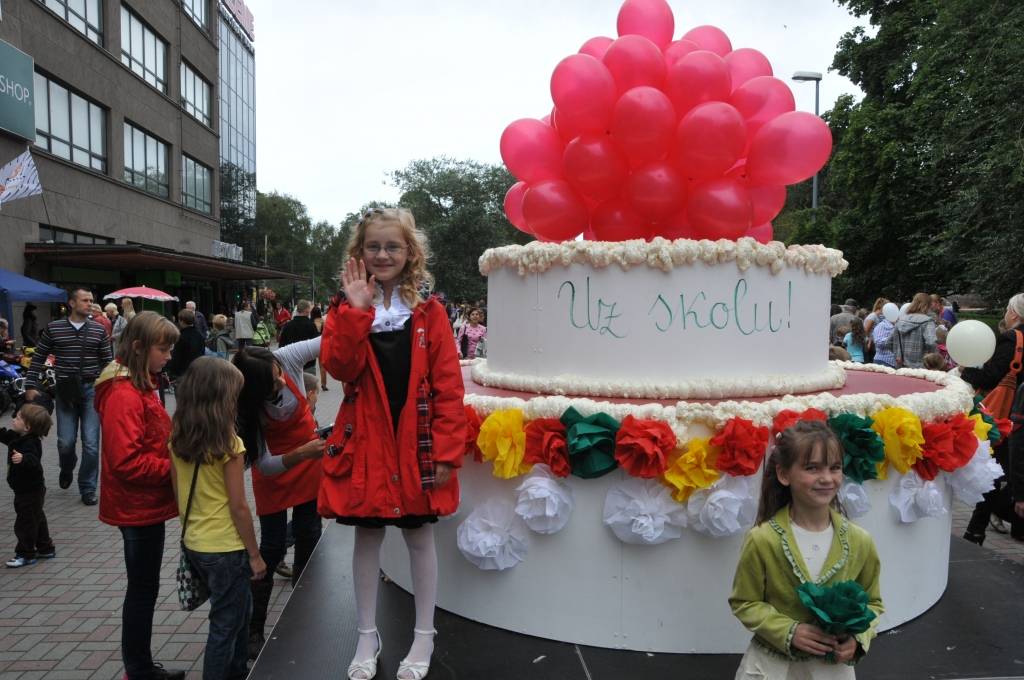 Zinību dienā 3. septembrī Liepājā Rožu laukumā notika Liepājas bērnu un jaunatnes centra kolektīvu koncerts, radošās darbnīcas, pulciņu prezentācijas un tika sniegta informācija par brīvā laika pavadīšanas iespējām.
Autors: ReKurZeme, portāls