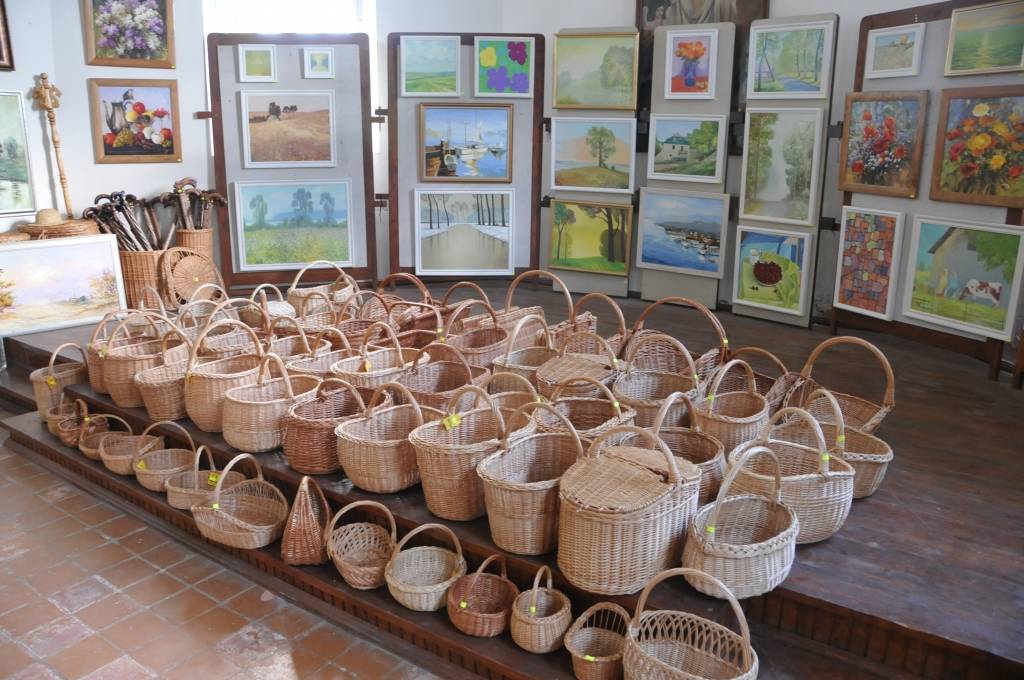 Lietuvas pilsētas Skodas Luterāņu baznīcā iekārtots suvenīru veikals, kurā var iegādāties dažādas daiļamatniecības lietas, stāsta vadītāja Adele Urniežiene.
Autors: ReKurZeme, portāls