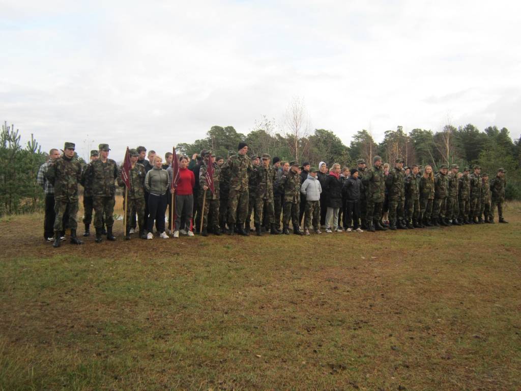 Foto no Lāčplēša balvas izcīņas 2012 - jaunsargu komandam. Tās notika Beberliņos un tajās piedalījās arī Liepājas apkaimnes novadu jaunsargu komandas.
Autors: ReKurZeme, portāls