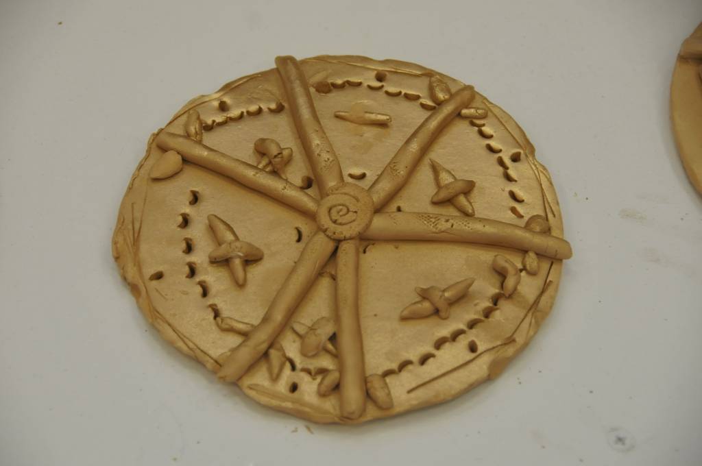 Priekules kultūras namā skatāma mākslas skolas audzēkņu darbu izstāde 