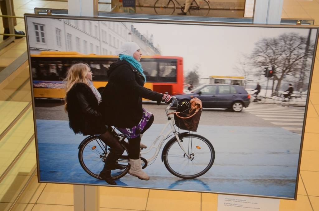 Dānijas Kultūras institūts sadarbībā ar Dānijas Karalistes vēstniecību Rīgā rīko vairākas zaļo un veselīgo dzīvesveidu atbalstošas un popularizējošas aktivitātes Latvijā. 

No 16. janvāra arī Liepājā, tirdzniecības centrā 