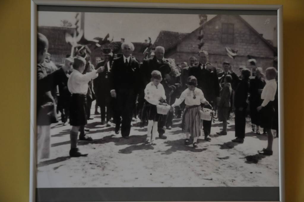 Grobiņā Zentas Mauriņas piemiņas istabās joprojām apskatāma foto izstāde 