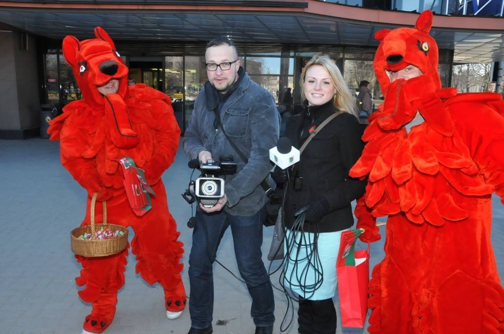 Šodien, 18. martā, Liepājā, Rožu laukumā, tika filmēti video sveicieni pilsētas 388. jubilejā, lai kopā radītu svētku īpašo atmosfēru un vairotu piederības sajūtu savai pilsētai.
Autors: ReKurZeme, portāls