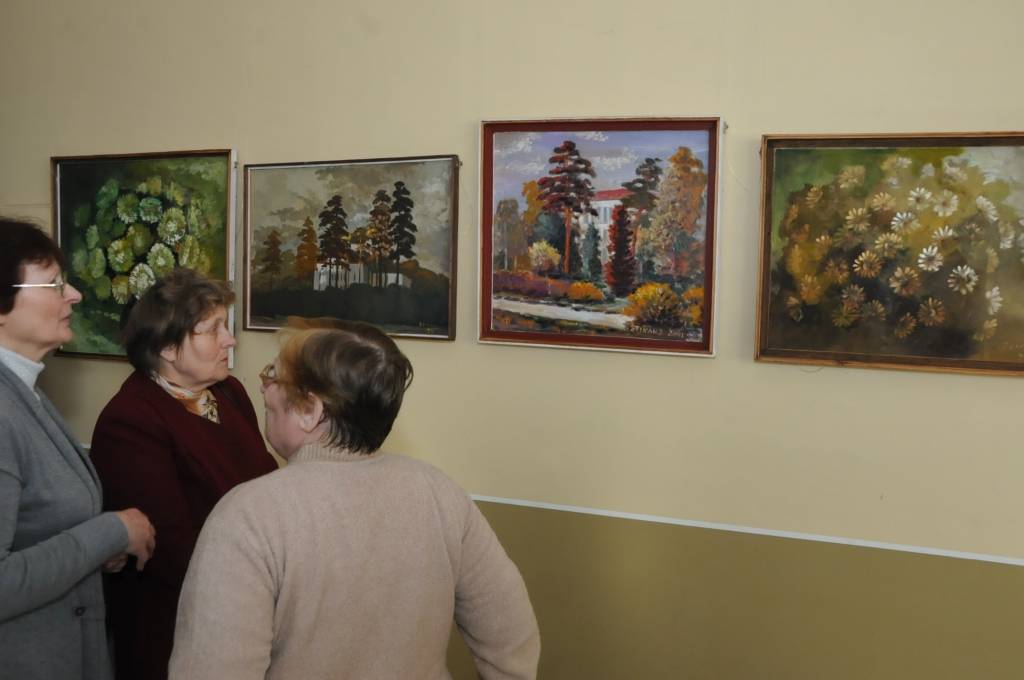 Rucavas jubilejas mēnesī krāšņā izstādē kultūras nama zālē līdz ar novadpētniecības ekspozīciju skatāmi dažādu mākslinieku darbi, bet plaša personālizstāde veltīta Jānim Stikānam, kurš 25 gadus strādājis Rucavas vidusskolā par zīmēšanas,...
Autors: Ilze Vainovska